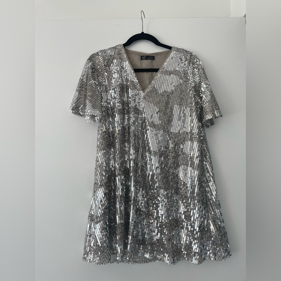 Zara Dresses & Skirts - Zara trf label sequin short sleeve size small dress